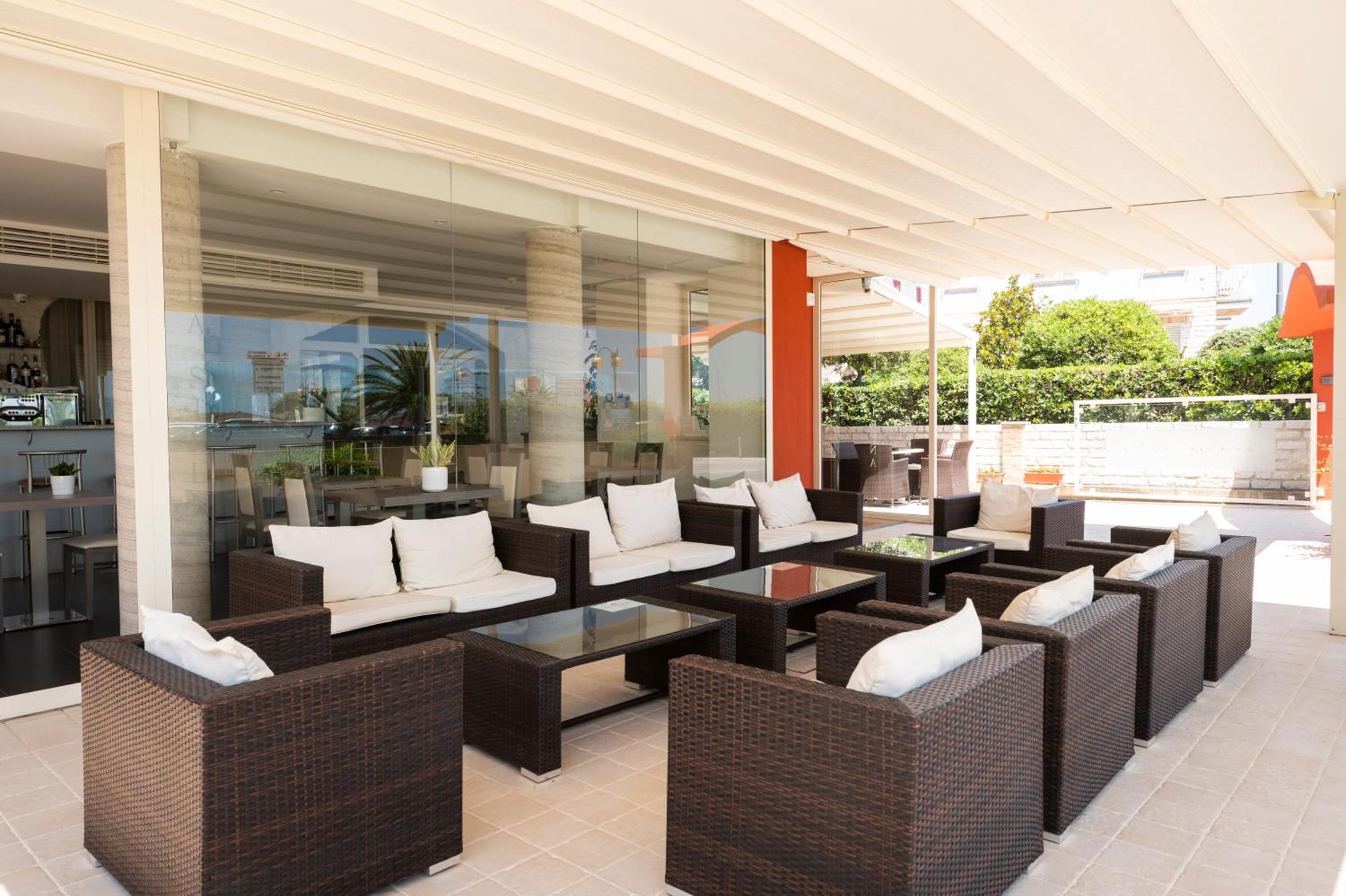 Hotel Villa Sirena Нумана Екстериор снимка